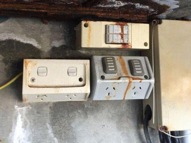 Emergency Electrician in Gold Coast for Commercial Electrical Support