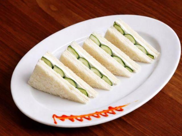 Fresh Cream Cheese Cucumber Sandwich – Healthy Café Style Snack