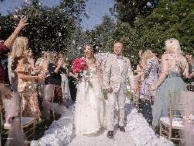 Essential Qualities You Should Look Out For When Hiring A Wedding Celebrant