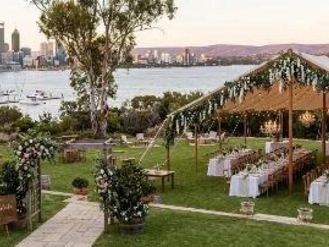 Outdoor Wedding Ceremonies in Melbourne: Expert Tips from a Local Celebrant