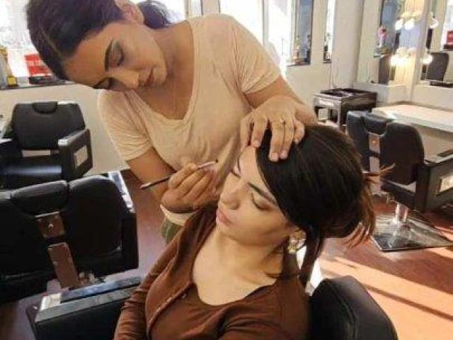 Lakme Academy Bandra, Powered by Aptech:-Best Beauty Course in Bandra