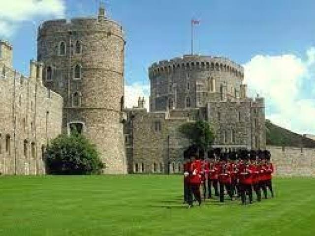 Explore the Royal Legacies of Buckingham Palace and more with Private Guided Tours London