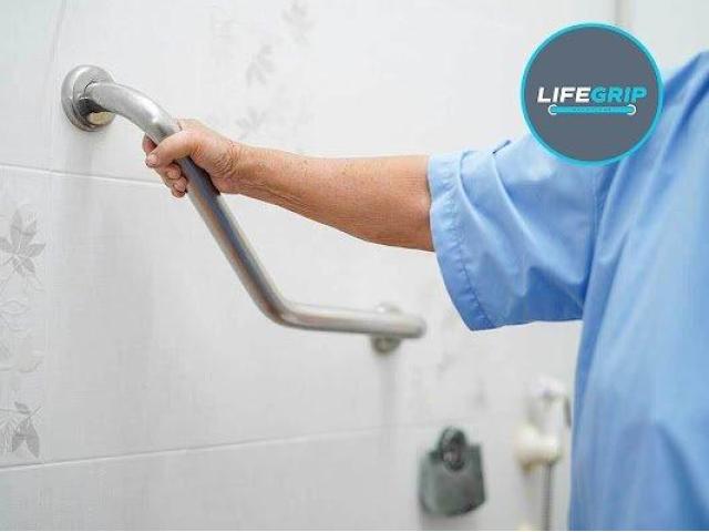 Residential grab bar installer in Ormond Beach, FL | Lifegrip Solutions