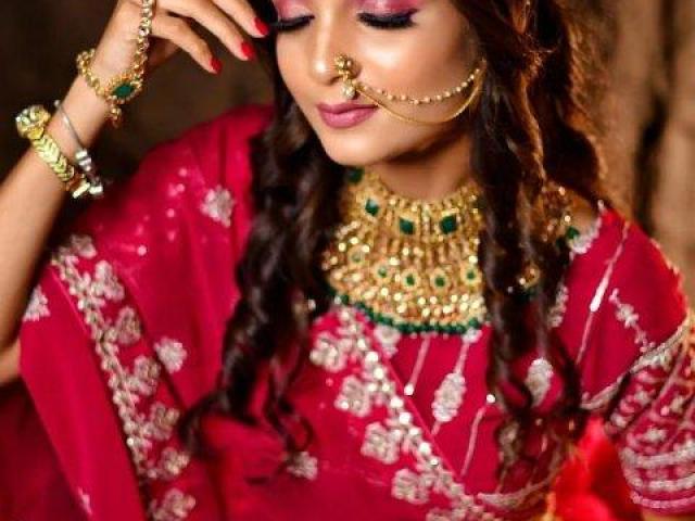 Lakmé Academy Powered By Aptech:-Best Skin Care Course Academy in Satellite Ahmedabad