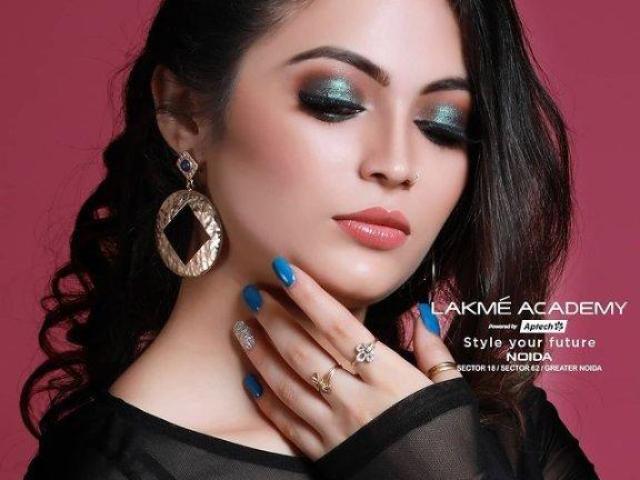 Makeup courses fees in Greater Noida | Lakme Academy Noida