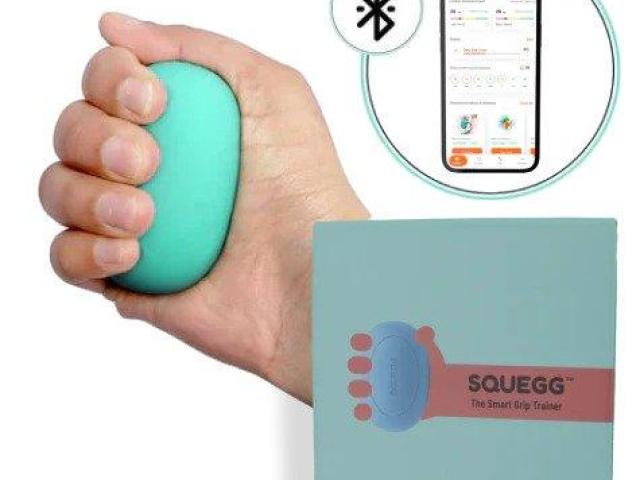 Hand training device